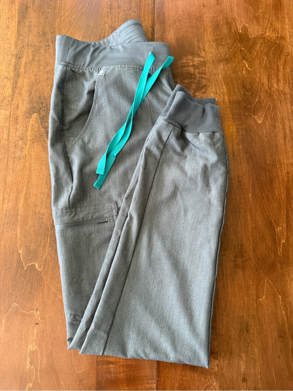 FIGS SCRUBS TALL/LONG SMALL Woman’s grey Jogger Pants with grey Drawstring
